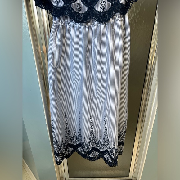 Off the shoulder strapless lace white and blue dress - size medium - Picture 2 of 3